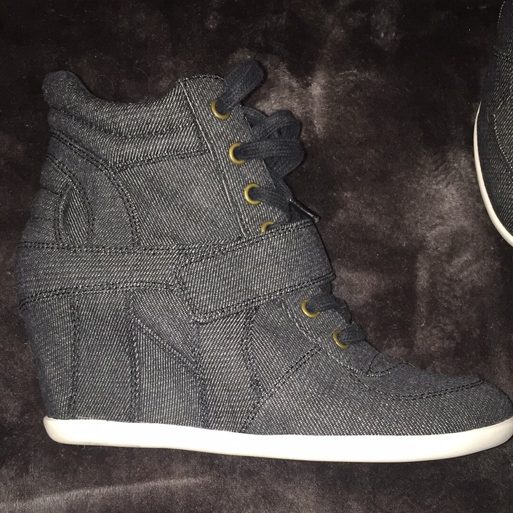 Gasoline tweed sneaker wedge